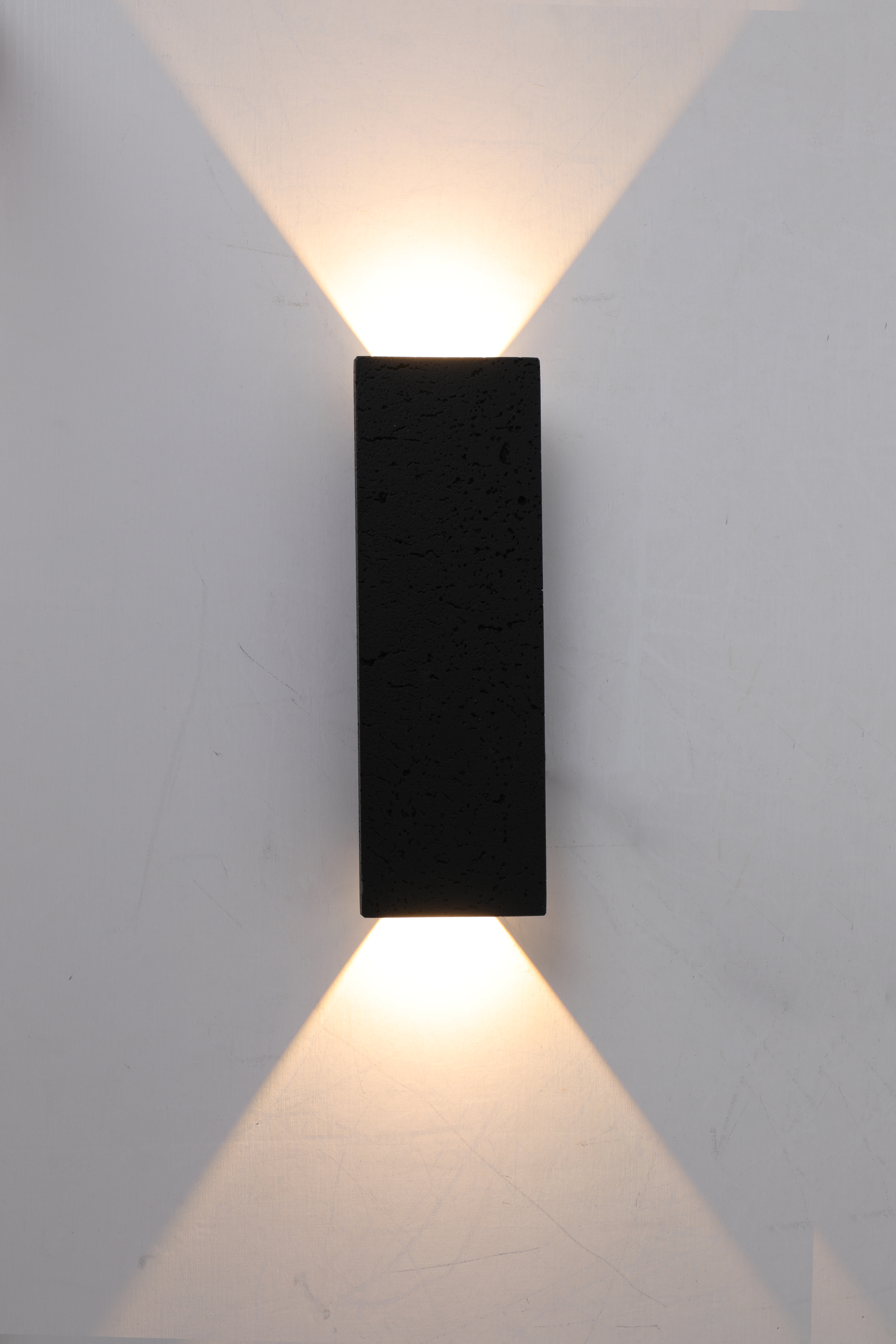 Lithos 30 Wall Light Black