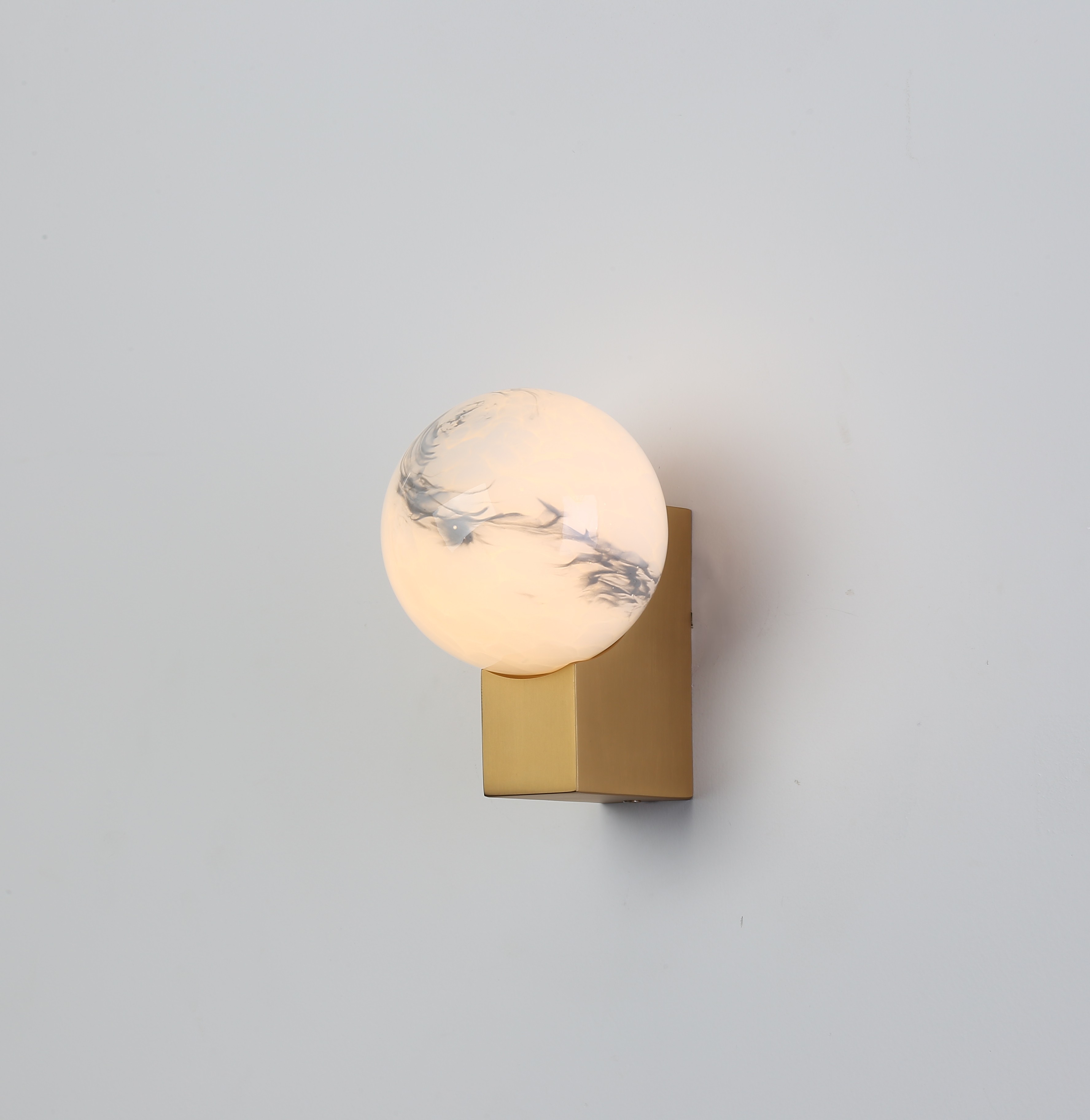 Luna Wall Light Gold / Black